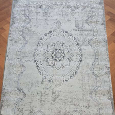 Sivi tepih za trpezariju Allora 7742